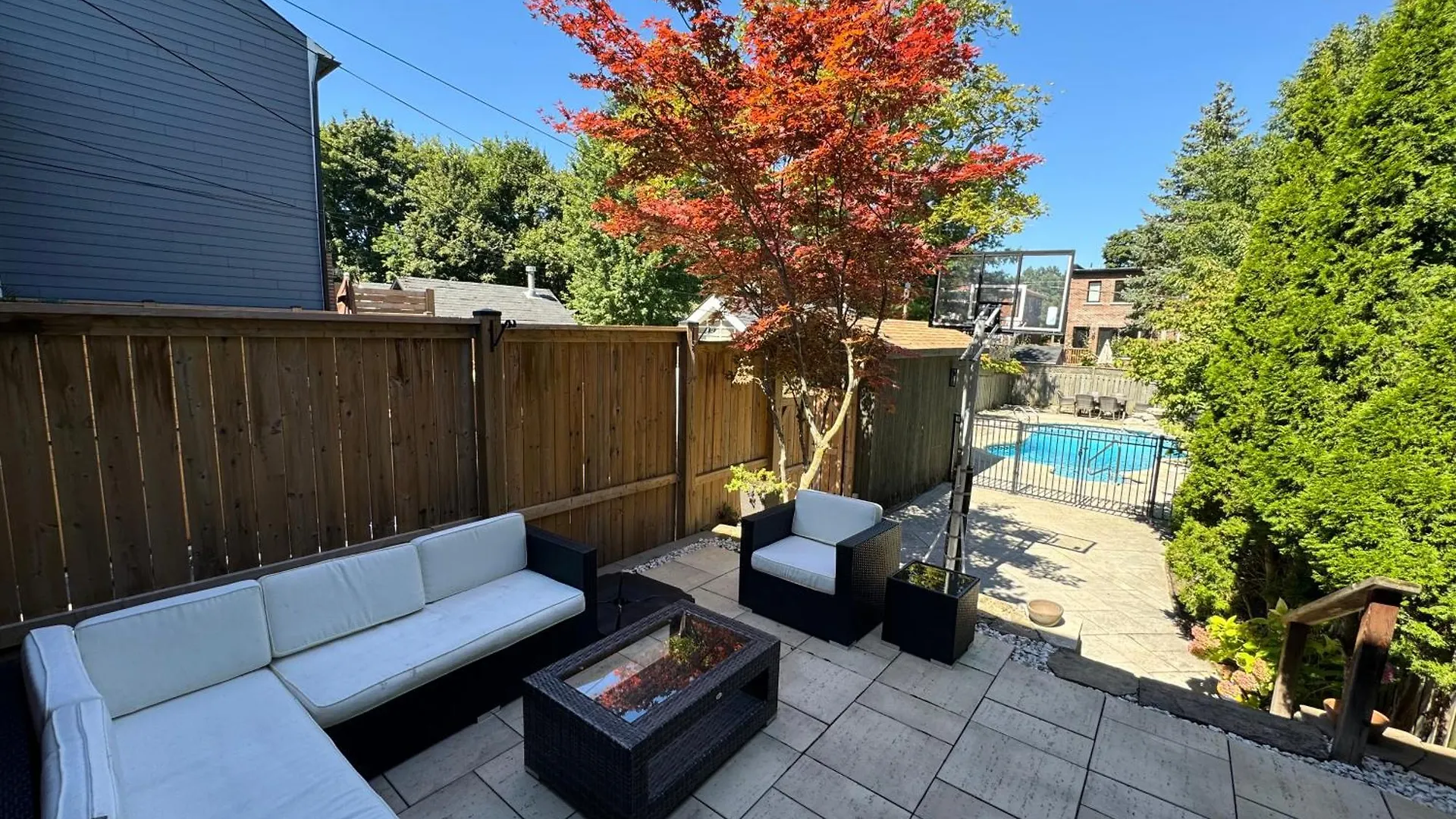 Holiday home Leaside Rental With Great Backyard & Pool Toronto Canada