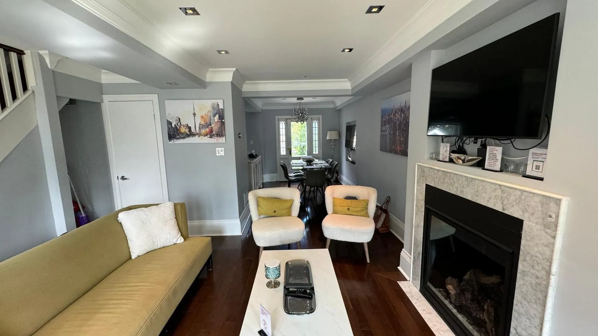 Leaside Rental With Great Backyard & Pool Toronto