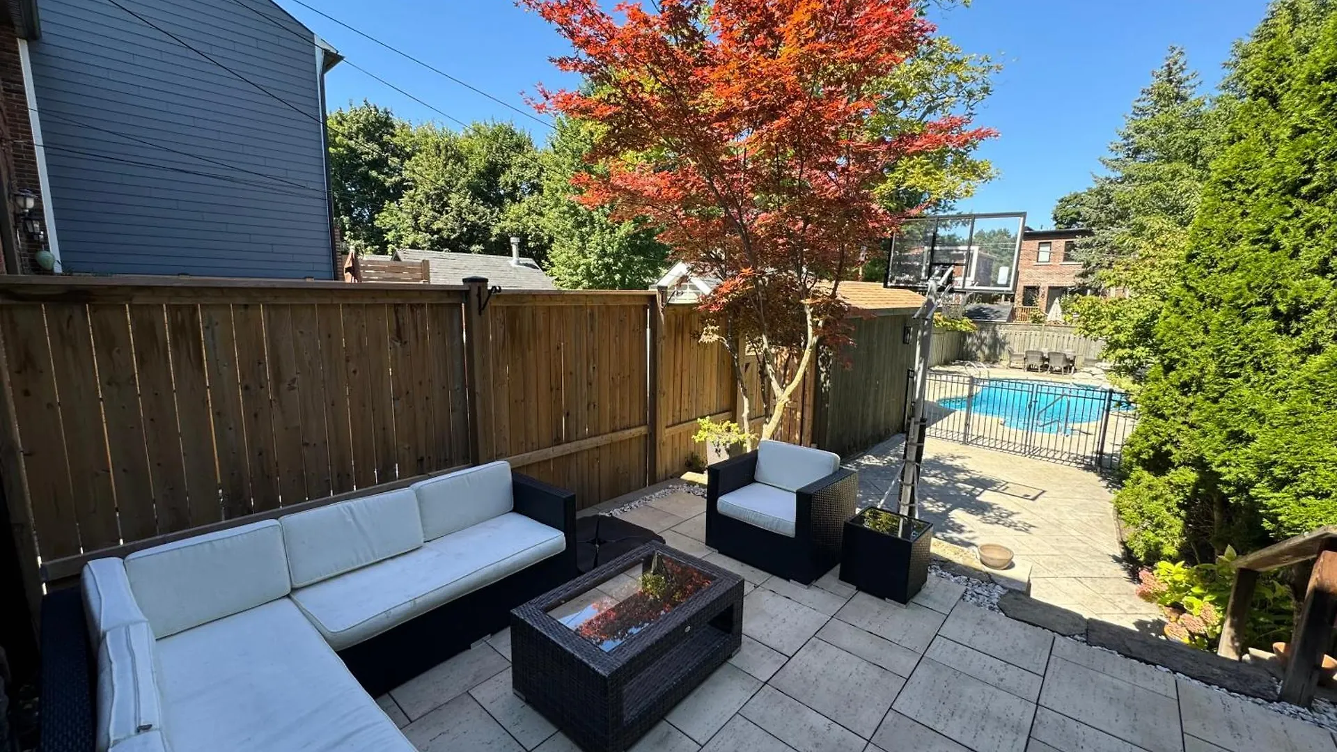 Leaside Rental With Great Backyard & Pool Toronto