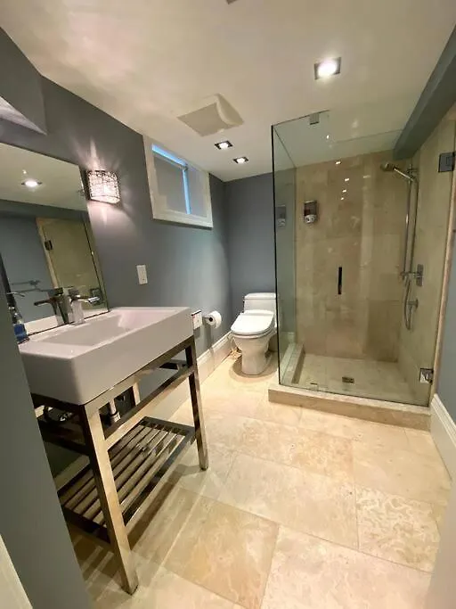 Leaside Rental With Great Backyard & Pool Toronto Holiday home