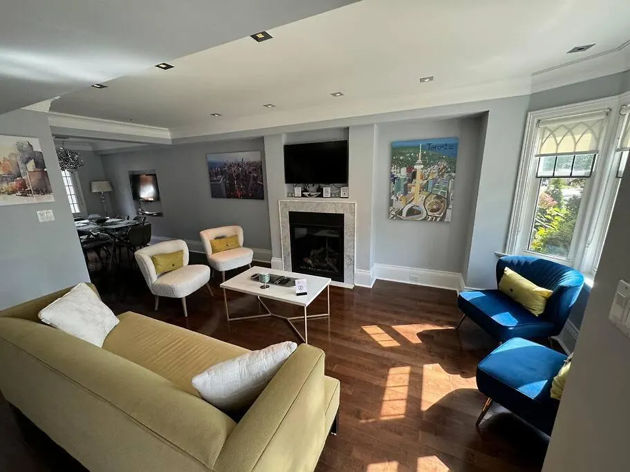 Leaside Rental With Great Backyard & Pool Toronto Canada