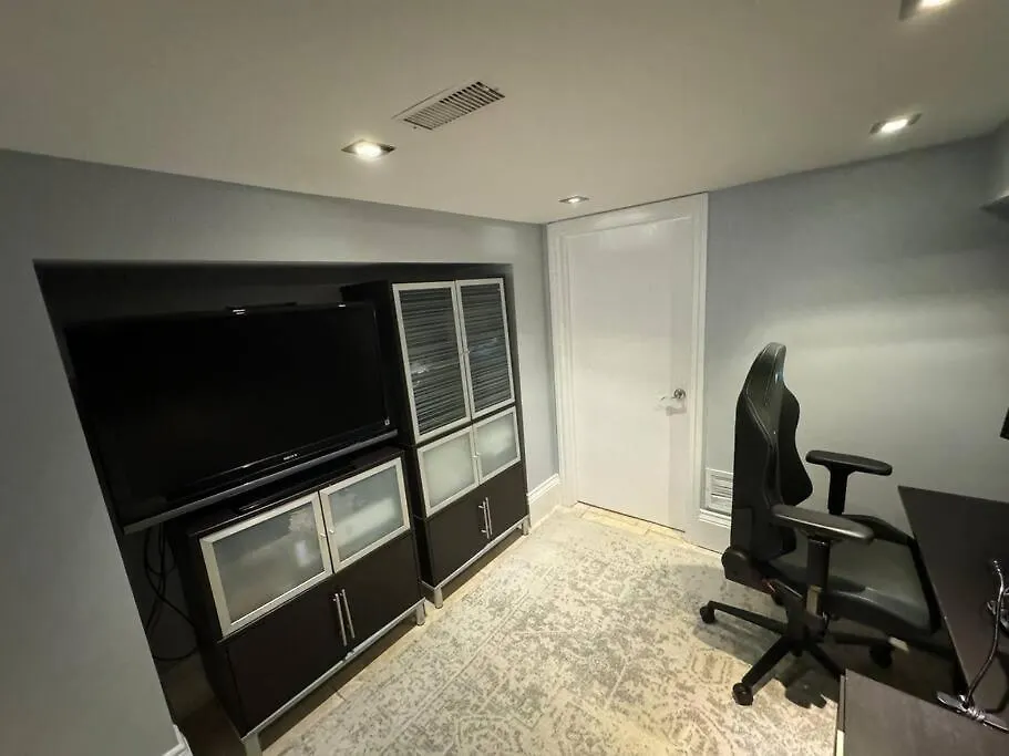 Leaside Rental With Great Backyard & Pool Toronto 0*,  Canada