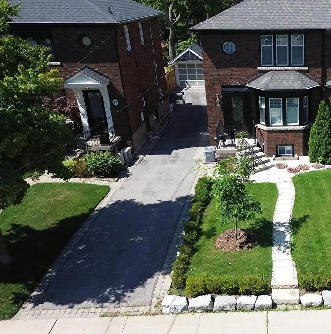 Leaside Rental With Great Backyard & Pool Toronto