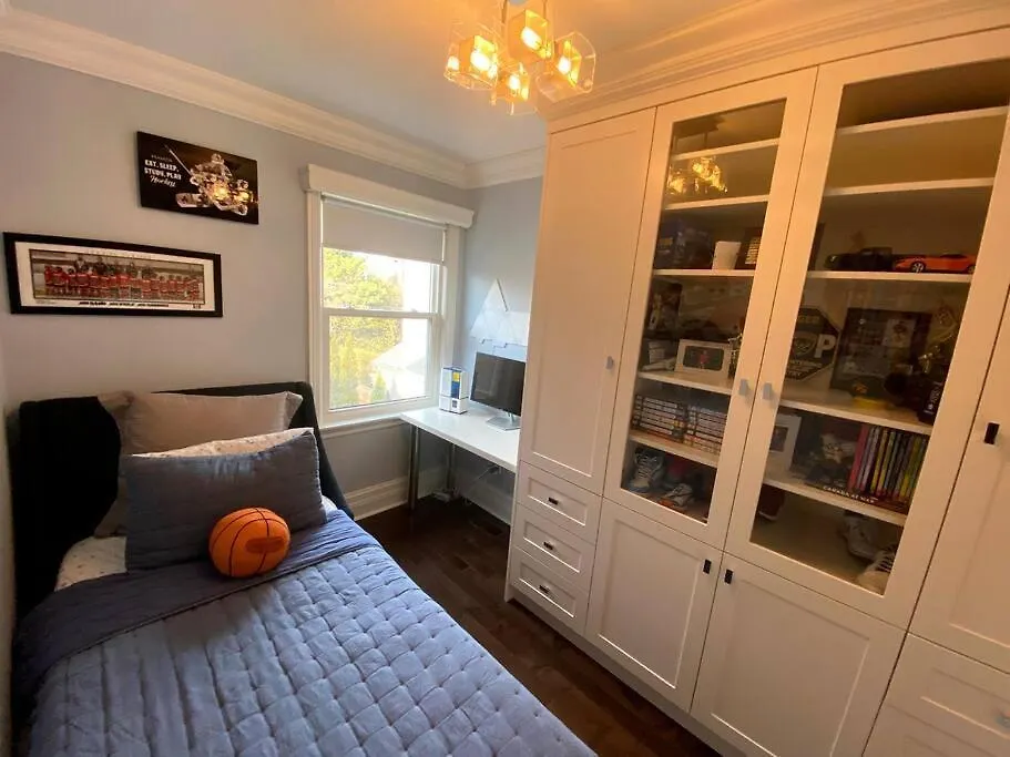 Leaside Rental With Great Backyard & Pool Toronto Holiday home