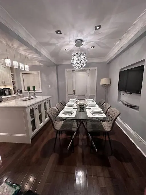 Leaside Rental With Great Backyard & Pool Toronto