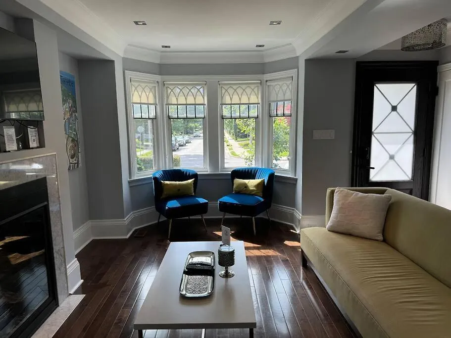 Leaside Rental With Great Backyard & Pool Toronto