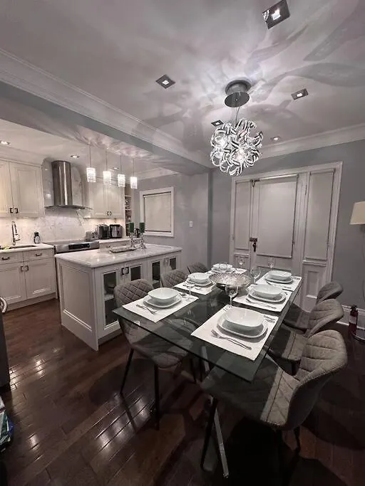Leaside Rental With Great Backyard & Pool Toronto Holiday home