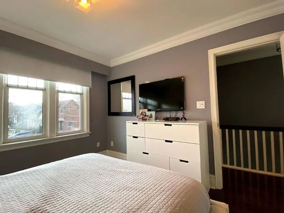 Holiday home Leaside Rental With Great Backyard & Pool Toronto Canada